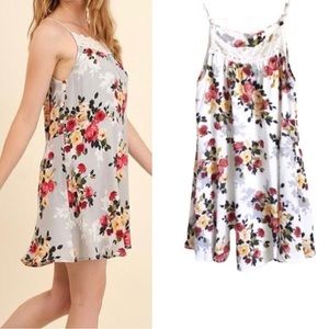 UMGEE | White floral sleeveless dress with lace trim at neckline Size M